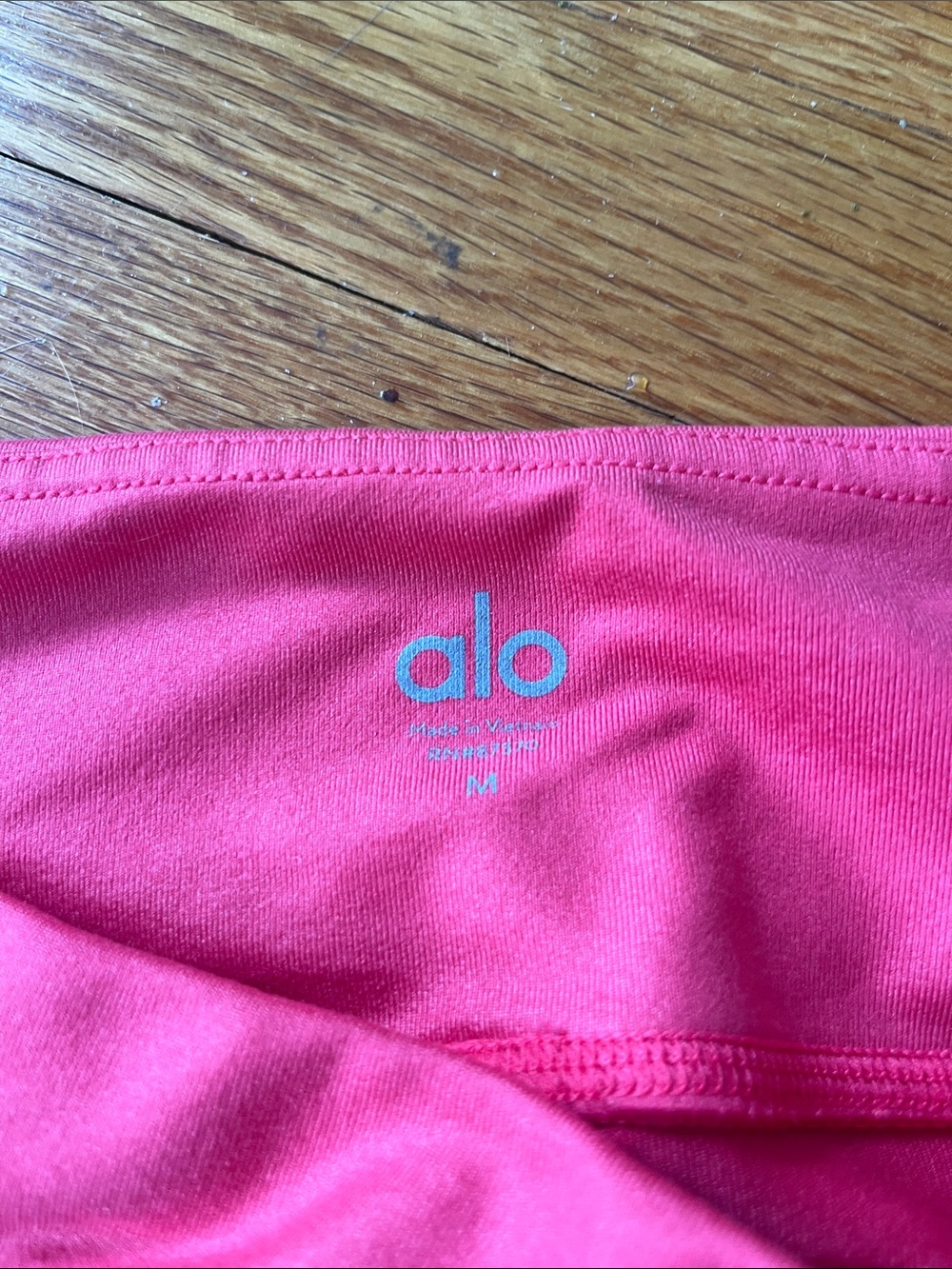 ALO Yoga Coral Leggings - Picture 2 of 3